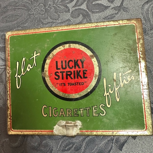 Lucky Strike Cigarette Tin - Picture 2 of 9